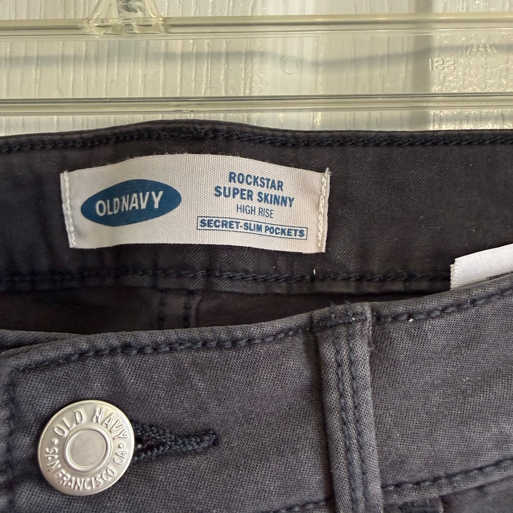 Old Navy Black Cargo Pants - Picture 4 of 5